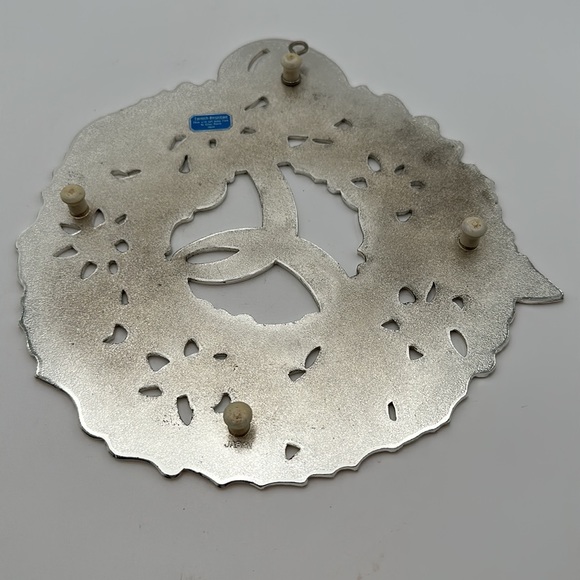 vintage christmas holly wreath metal trivet with red bow - Picture 9 of 16